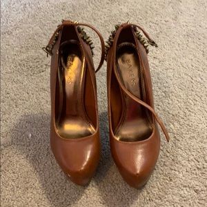 Great condition spikes in the back brown heels!